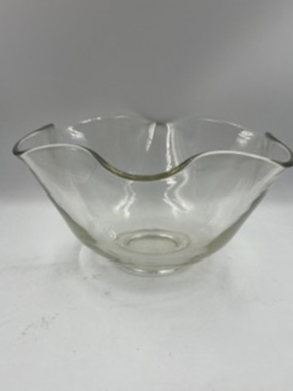 Vintage Clear Glass Scalloped Edge Decorative Bowl Dessert Fruit Trifle